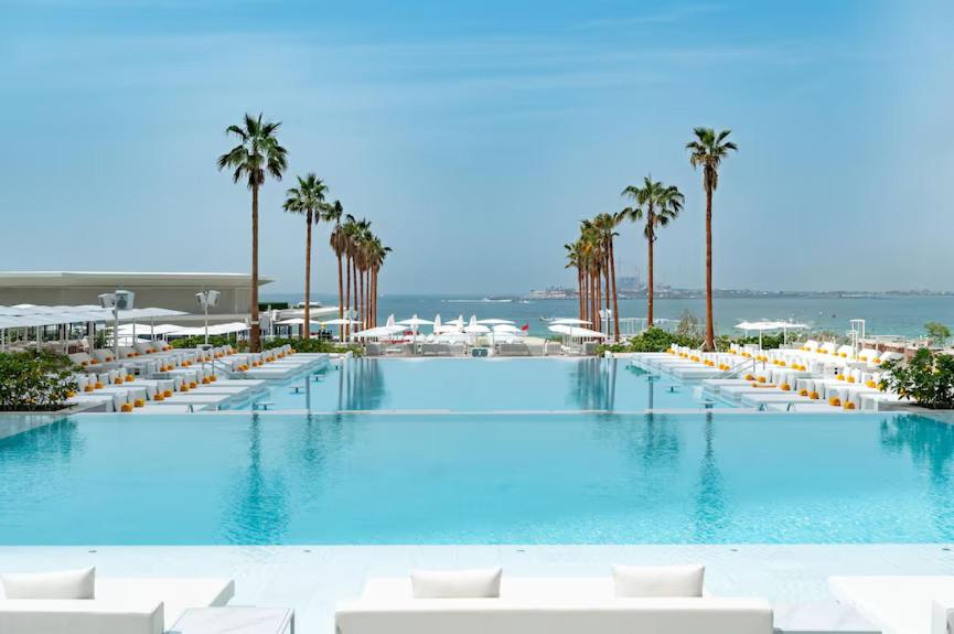FIVE luxe JBR - High Floor Studio - Pool & Beach Access - Ventura Stays, Dubaj