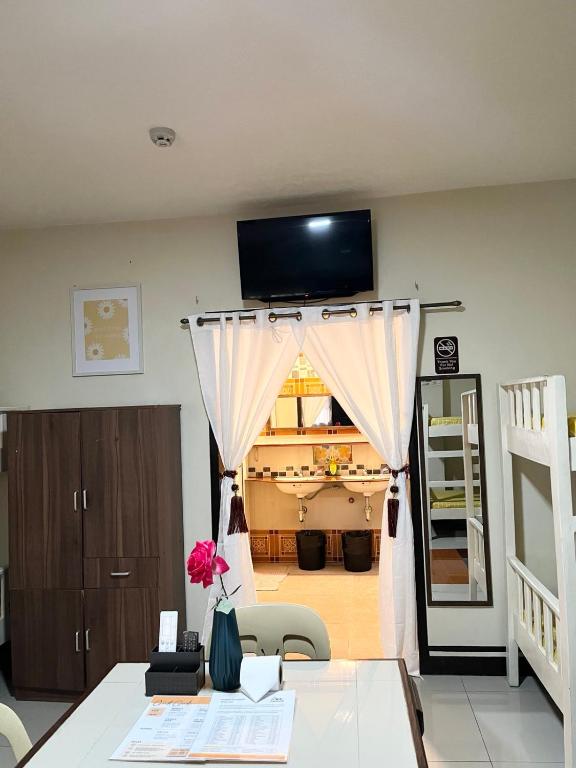 Shared lounge/TV area