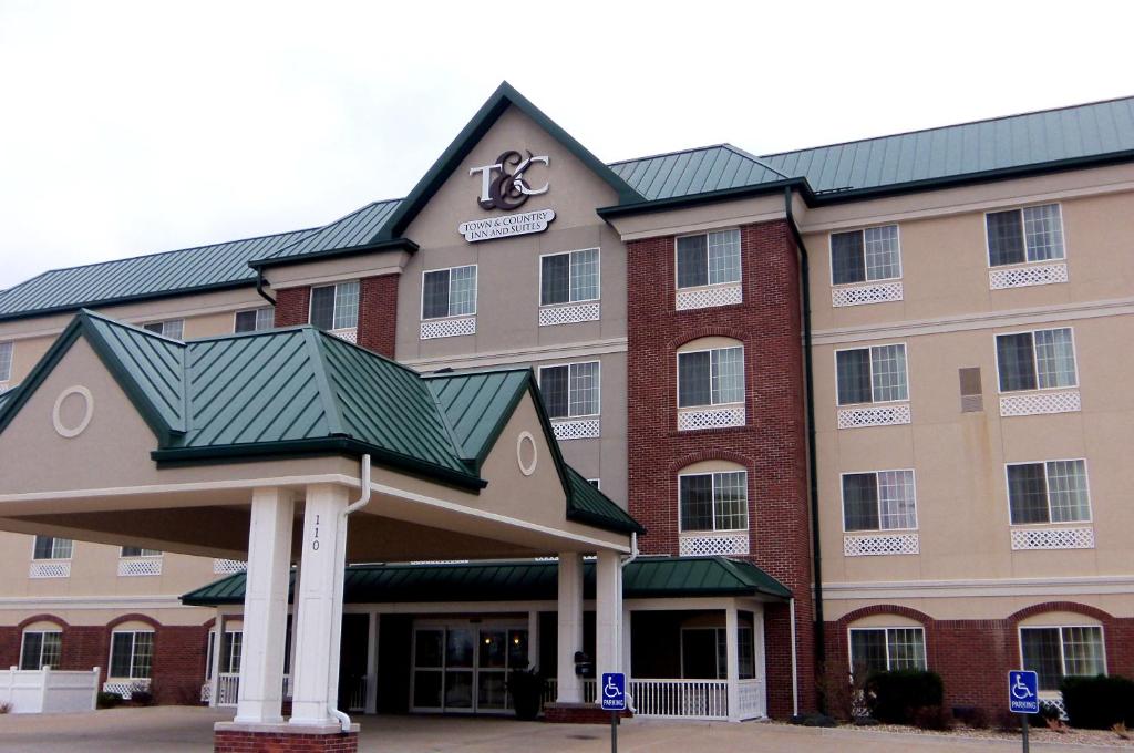 Town & Country Inn and Suites, Quincy