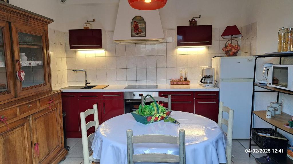 Appartement 55m, séjour, chambre, cuisine, jardin et parking privatifs - 3