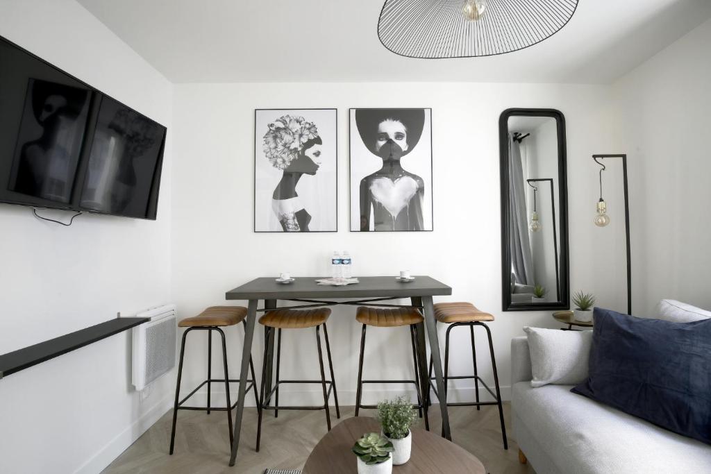 Chill-out on Private Patio in Vintage Masterpiece - 4