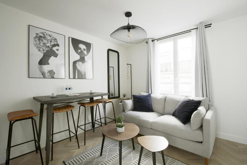 Chill-out on Private Patio in Vintage Masterpiece, Paris