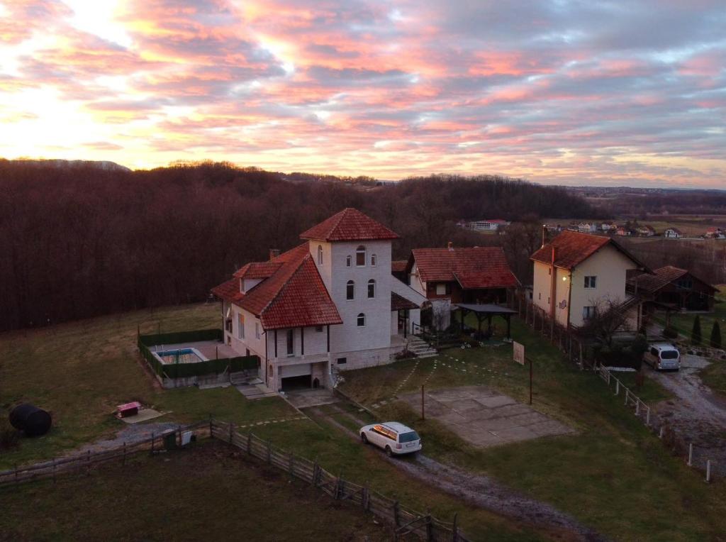 Šurička bajka, Loznica