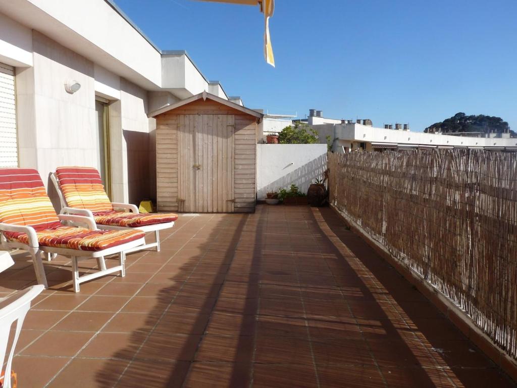 APARTAMENTO ÁTICO CON TERRAZA a 2 MINUTOS DE LA PLAYA - 1