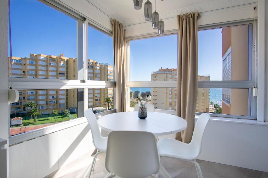 Modern apartment with a wonderful sea view, Torrox