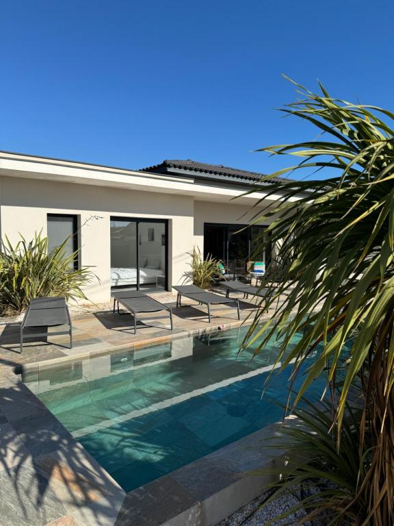 Villa spacieuse piscine 350 m de la plage - 1