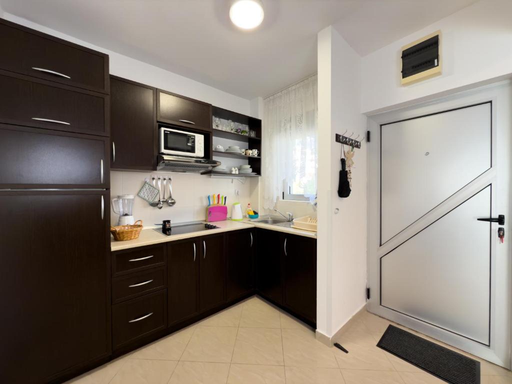 Cosy two-bedroom apartment in Becici by sea and mountains - 5