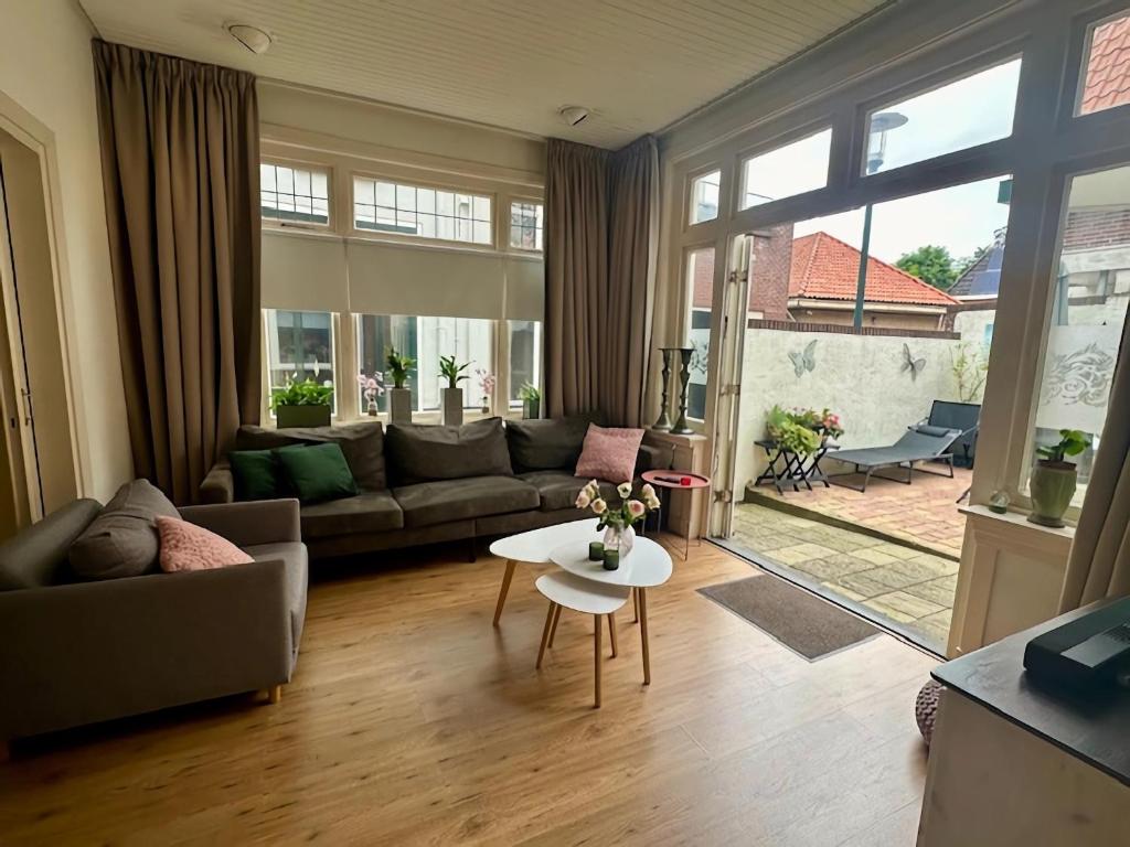 Apartment in the fortified with private garden, Groenlo