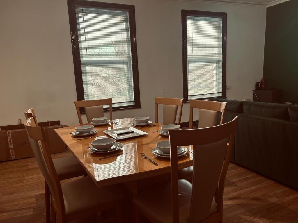 Cozy large sized 4 bedroom flat, Liverpool