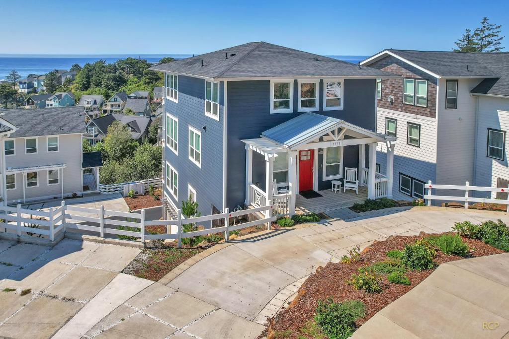 Breezy Blues, Lincoln City