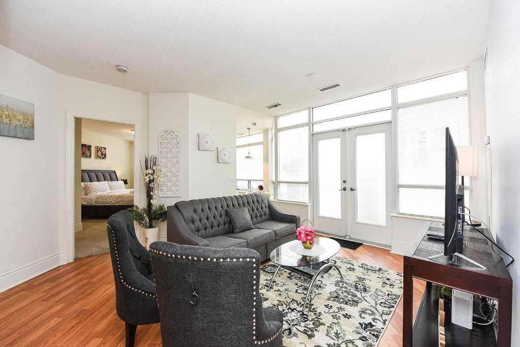 Amazing 2BR & 2BTH - Near Square One Mall, Mississauga