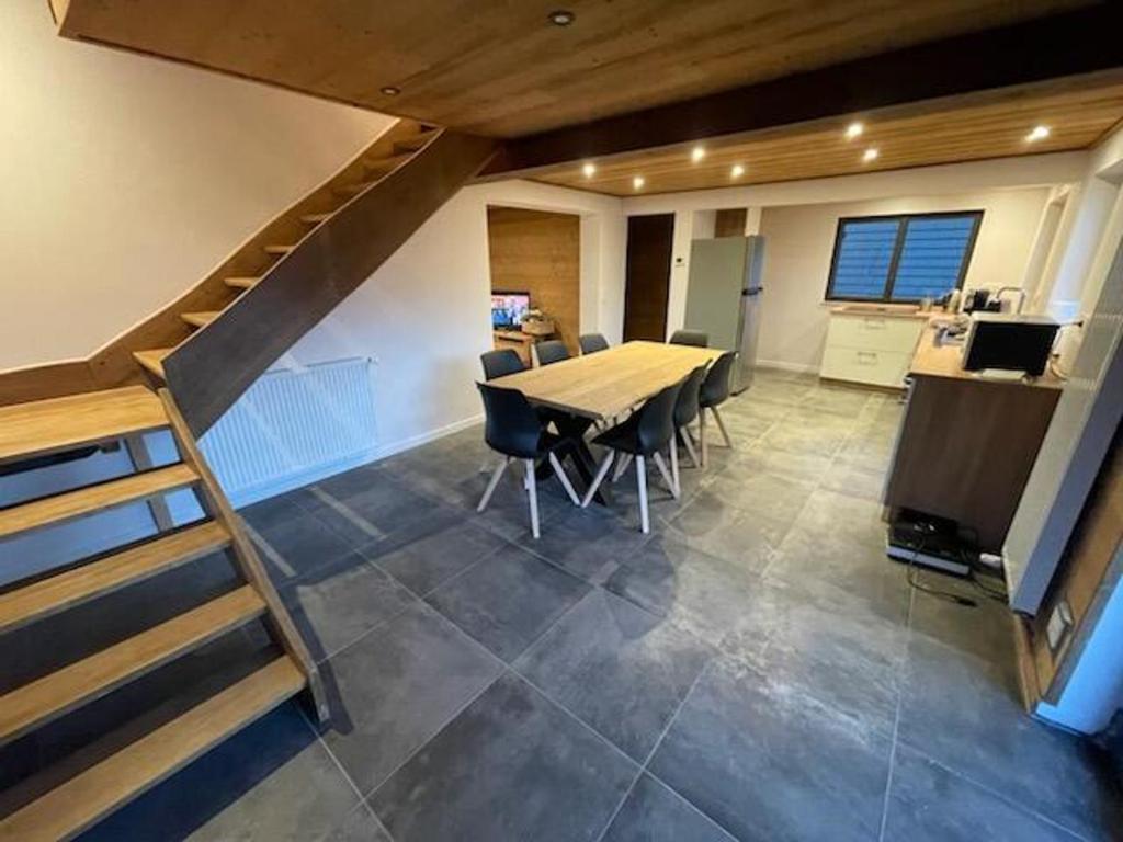 Chalet Rénové Pour 12 Pers. à Super Besse - FR-1-814-89, Chalet Besse