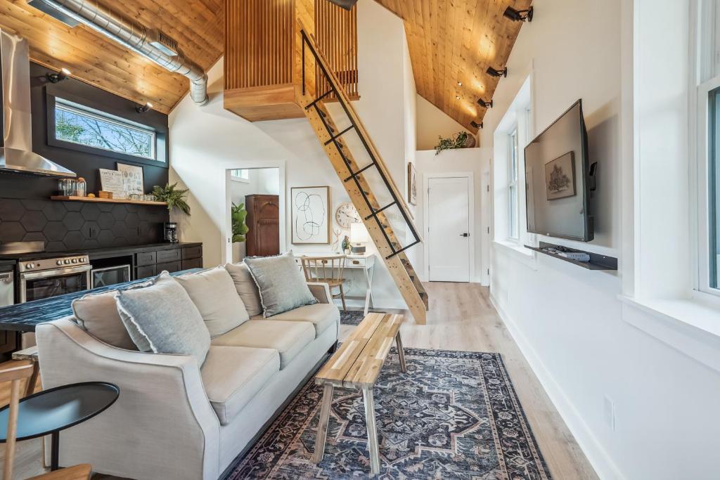 The Ann-ex at King's Crossing, Fredericksburg