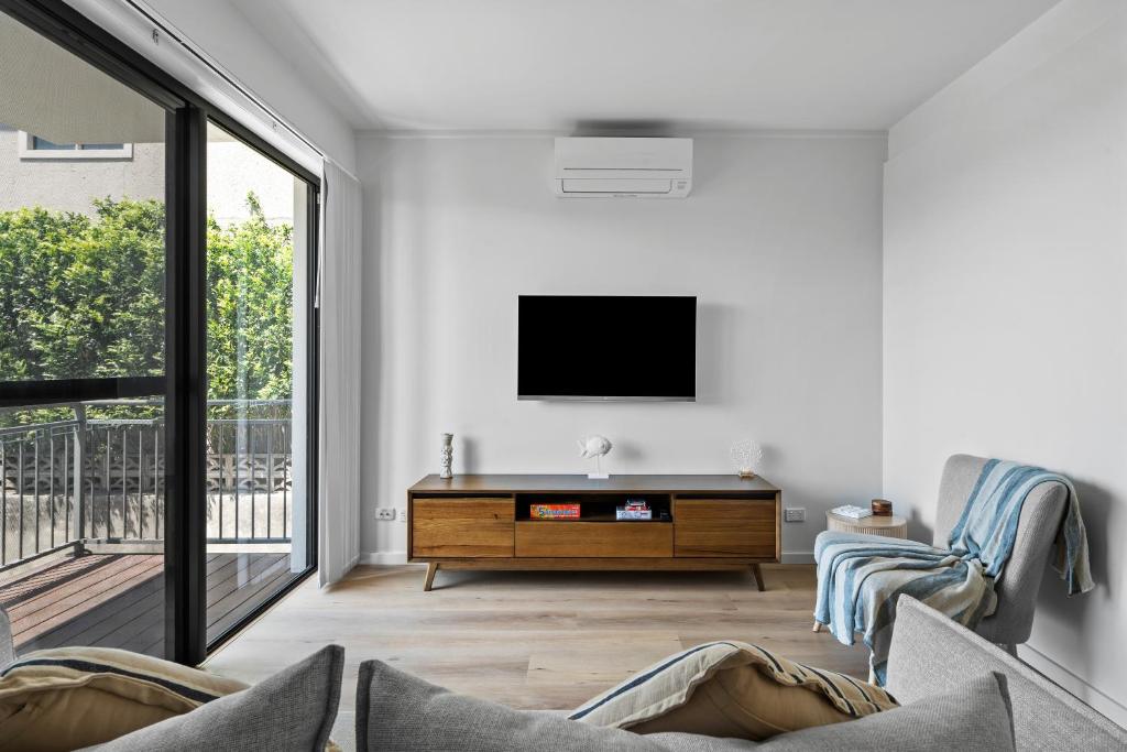 The Cliff - Walk to Bar Beach and Merewether, Merewether