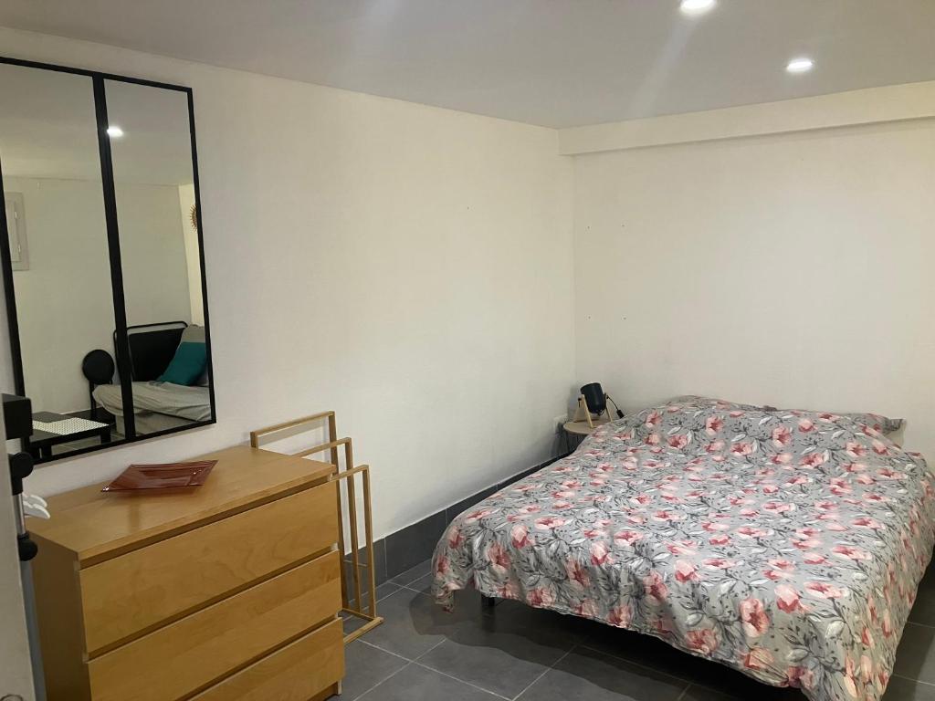 Grande chambre, Sdb partagée - 4