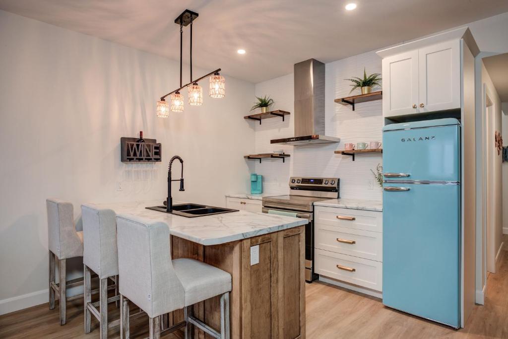 Chic Suite by Westlynn, Little Current