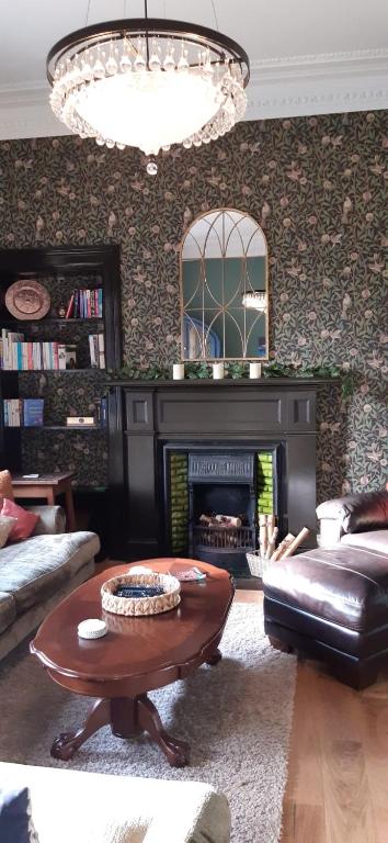 Carvetii - Abbey View, 1st Floor Flat, City Centre, Dunfermline