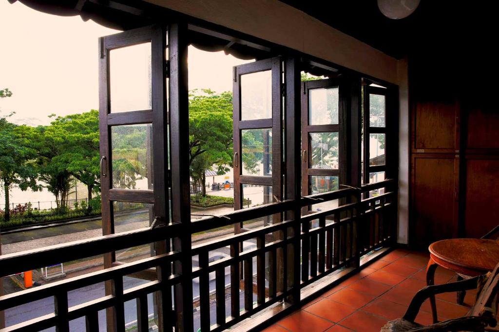 Kuching Waterfront Lodge