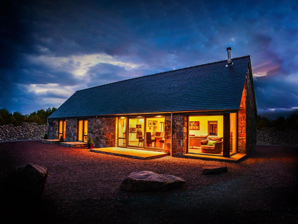 Avernish Lodge-Kyle of Lochalsh, Kirkton