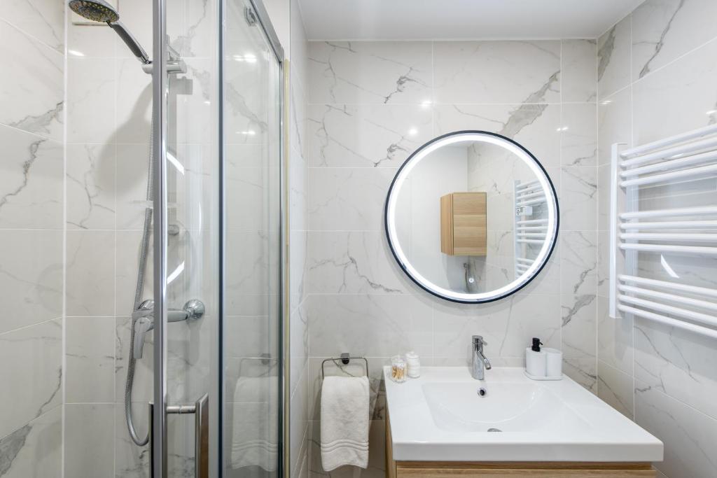 Amazing deal - Central Location near the metro, Modern amenities and style - 5