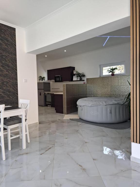 Sweethome12, Fonyód