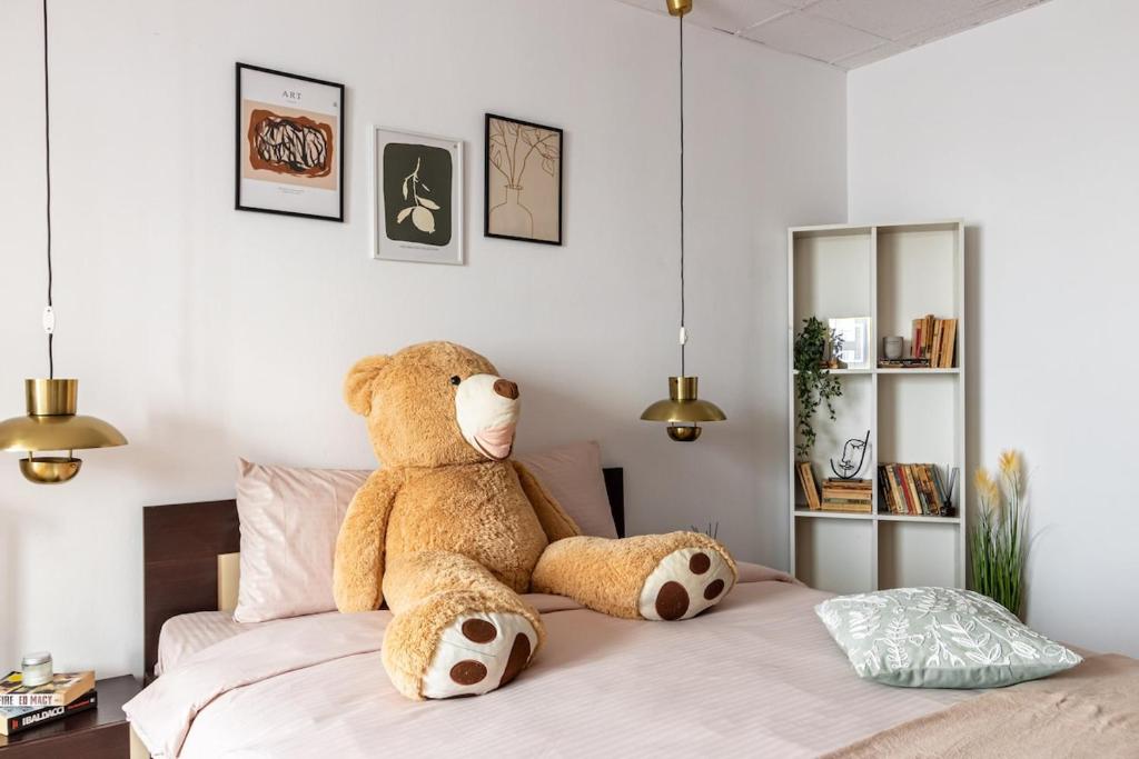 Sunlit Urban Nest - M&N Condos, Bukurešť