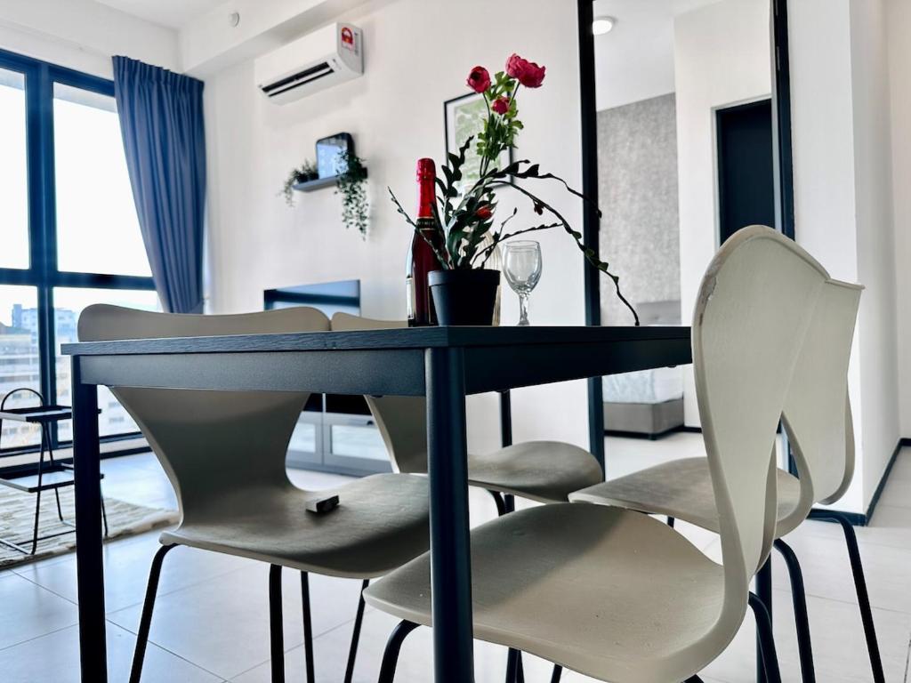 Spacious 3BR Infinity Pool 10pax,Groups & Families 10pax, George Town