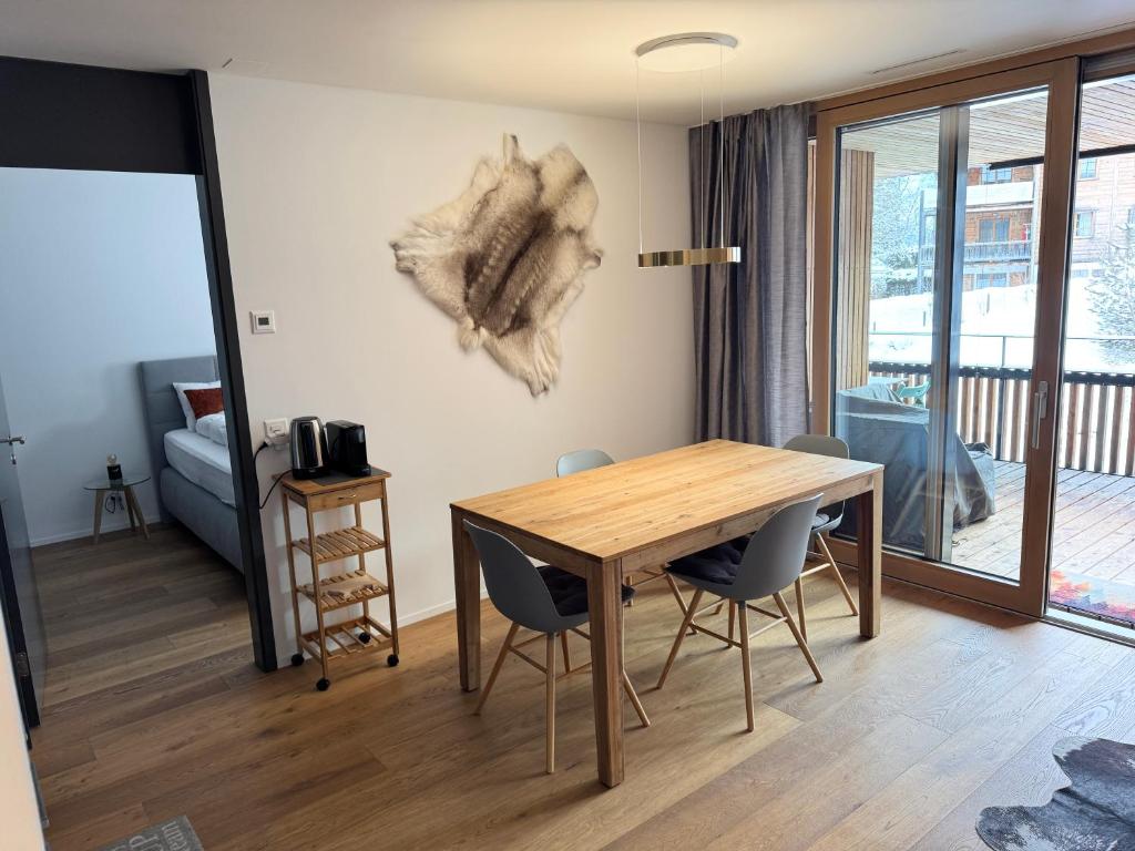 Beautiful Sunny New 1 Bed Apt (2.5Zim). Ski in/out - 5