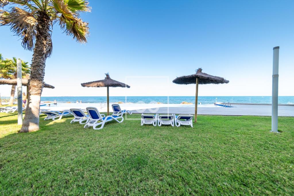 Infinity Blue groundfloor apt, beachfront, heated pool - by OYOOSTAYS - 2