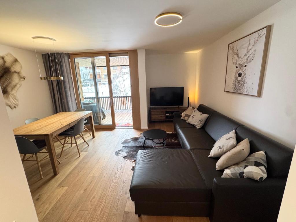 Beautiful Sunny New 1 Bed Apt (2.5Zim). Ski in/out - 4