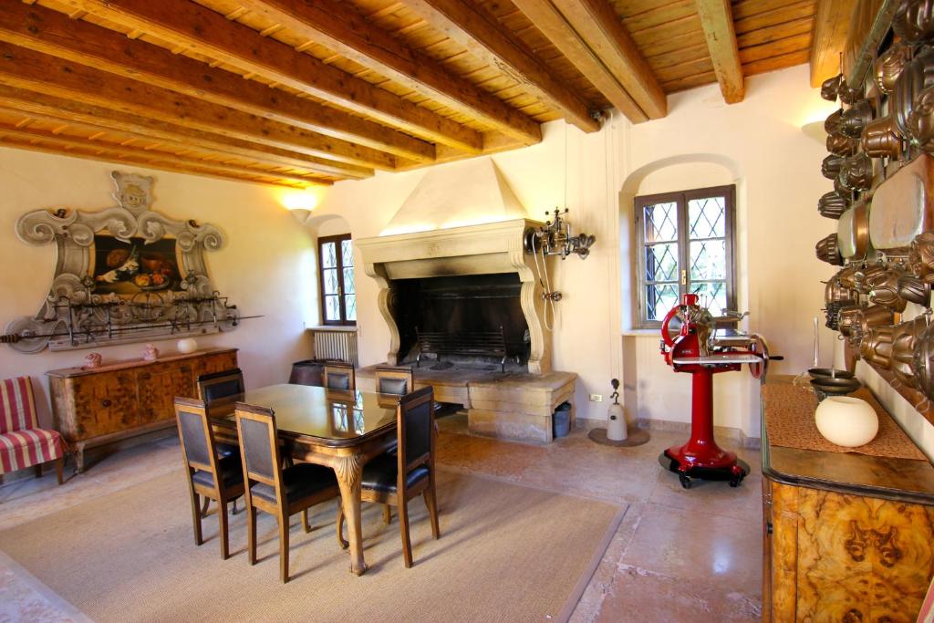 Shared lounge/TV area