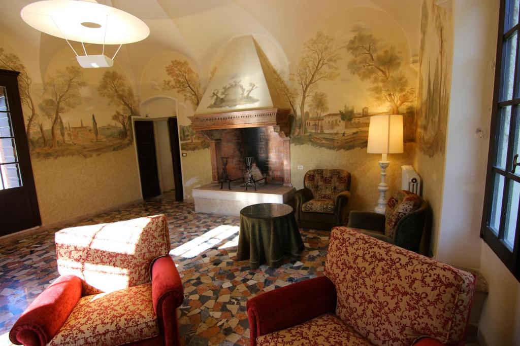 Shared lounge/TV area