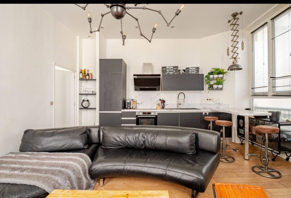 Chic Stay near Louvre & Eiffel Tour - 3