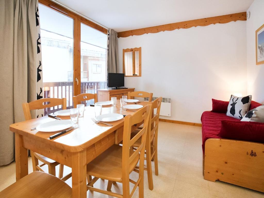 Apartment with 2 rooms, balcony - 3