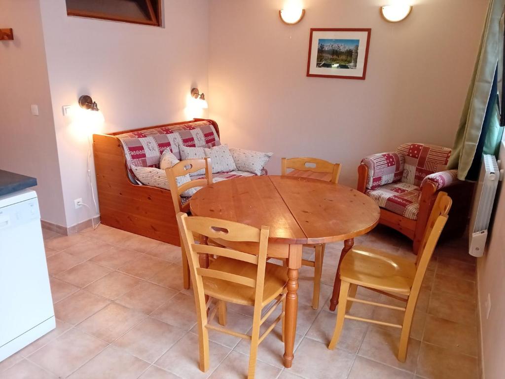 Apartment in Termignon with Ski-In Ski-Out - 4