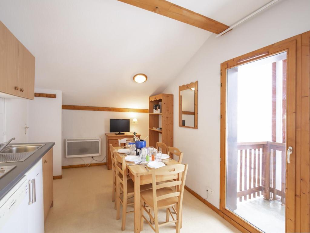 Apartment with 2 rooms and balcony - 2