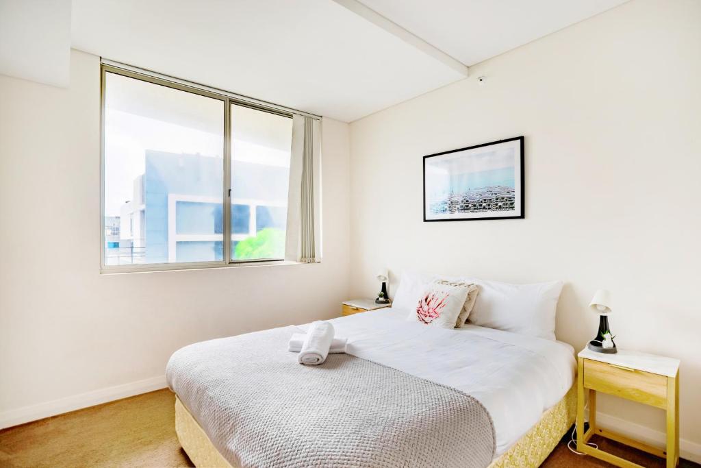 Bright & Spacious Apartment with Private Balcony, Sydney