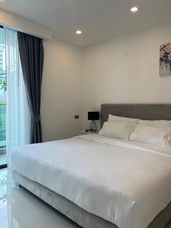 Phra Tamnak, Bang Lamung