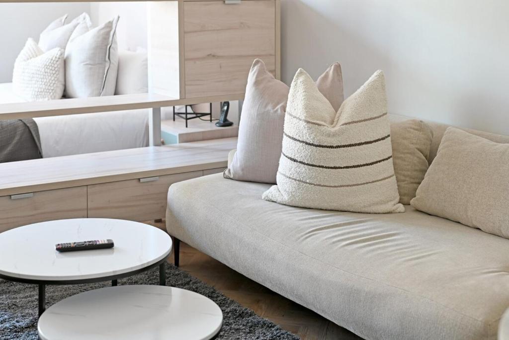 Imra - 1 Bed Hideaway in High-Rise with City Views, Kapské Město