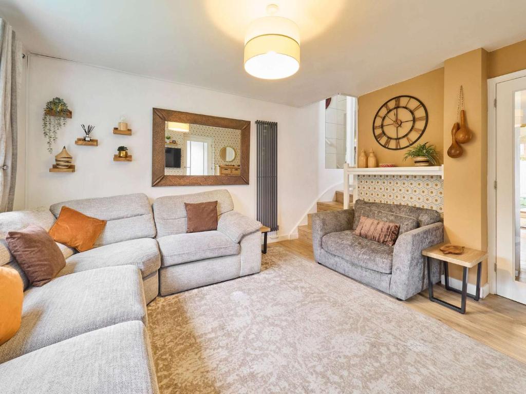 Host & Stay - Cedar Cottage, Canterbury