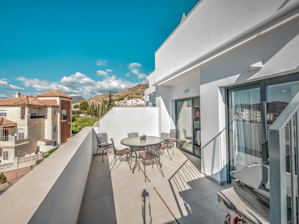Modern townhouse with 3 terraces, pool and views - 3