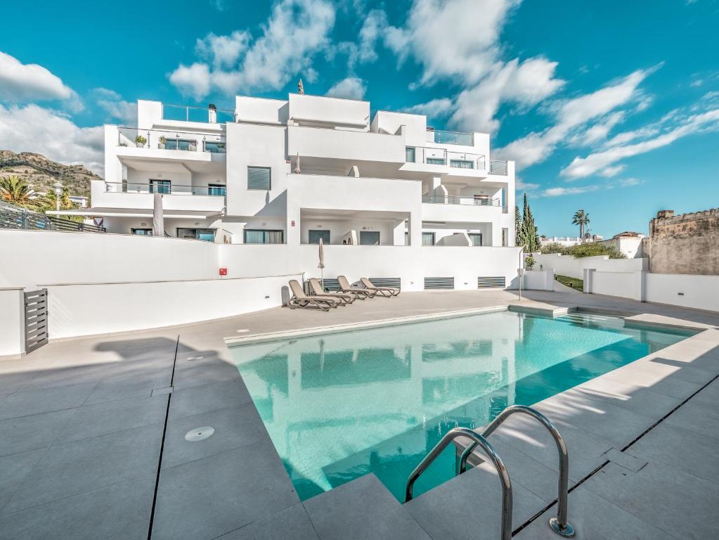 Modern townhouse with 3 terraces, pool and views - 2