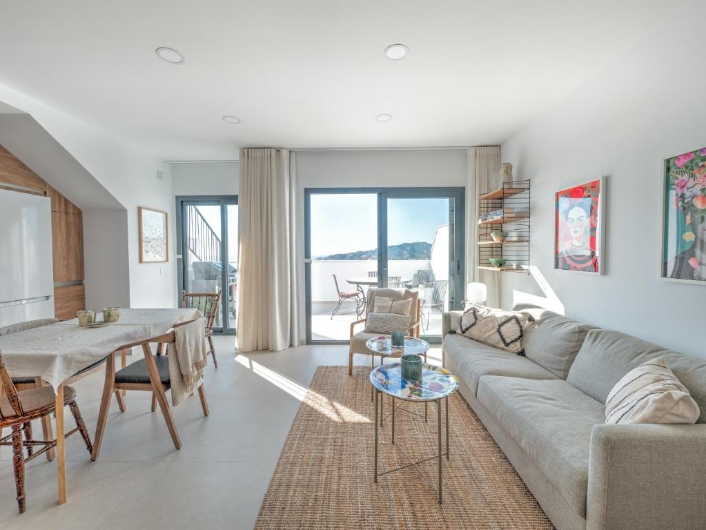Modern townhouse with 3 terraces, pool and views - 5