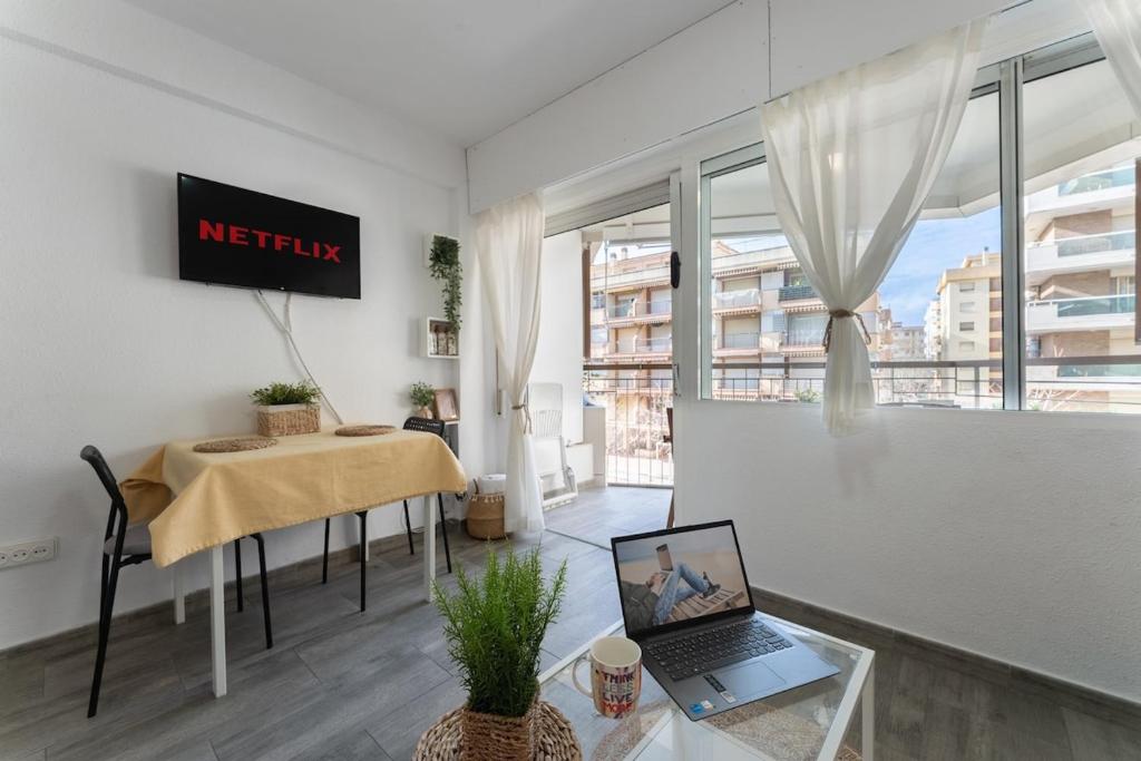 Salou Seafront! Private Terrace - AC & WiFi - 3
