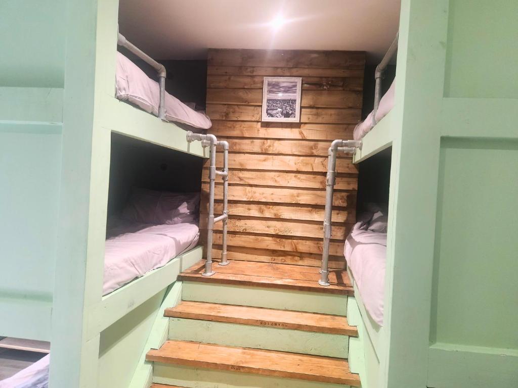 Pitchside Rooms, Ливерпуль