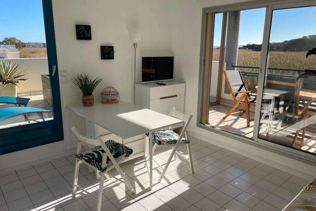 Domaine d'Azur - Renovated 1BR with Terrace Pool & Garage - 3