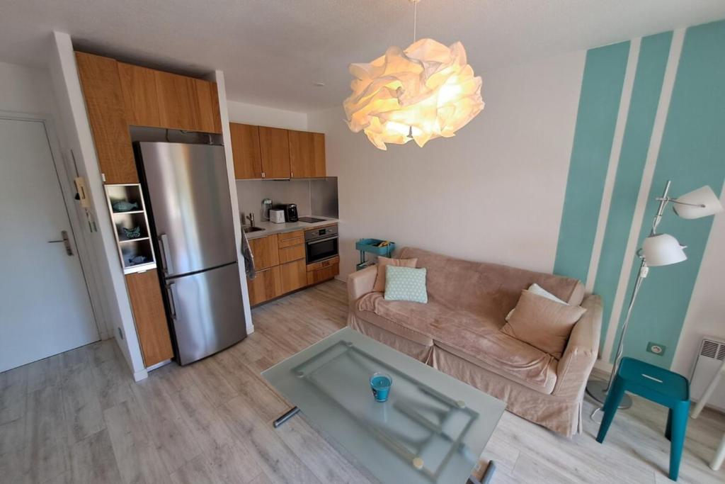 Modern 1BR Quiet 10 min walk to beach - 5