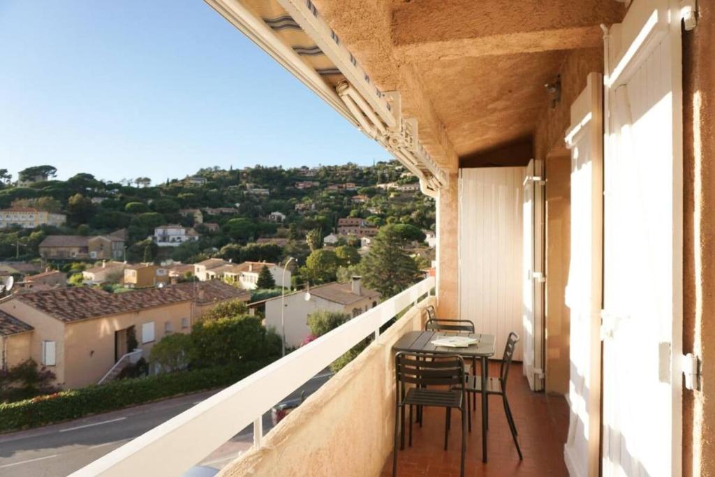 Bright apartment in residence with terrace - 3