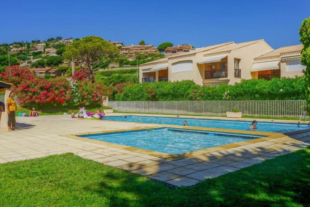Direct access to the beach residence with swimming pool - 2