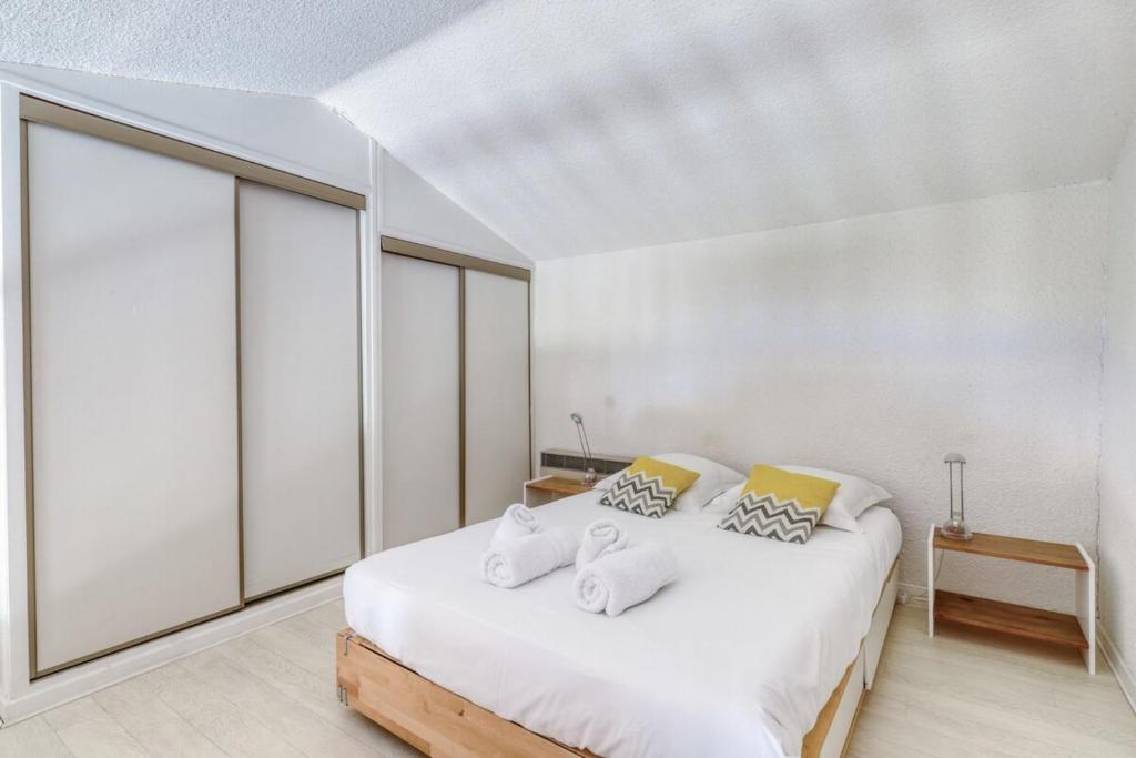 Direct access to the beach residence with swimming pool - 4